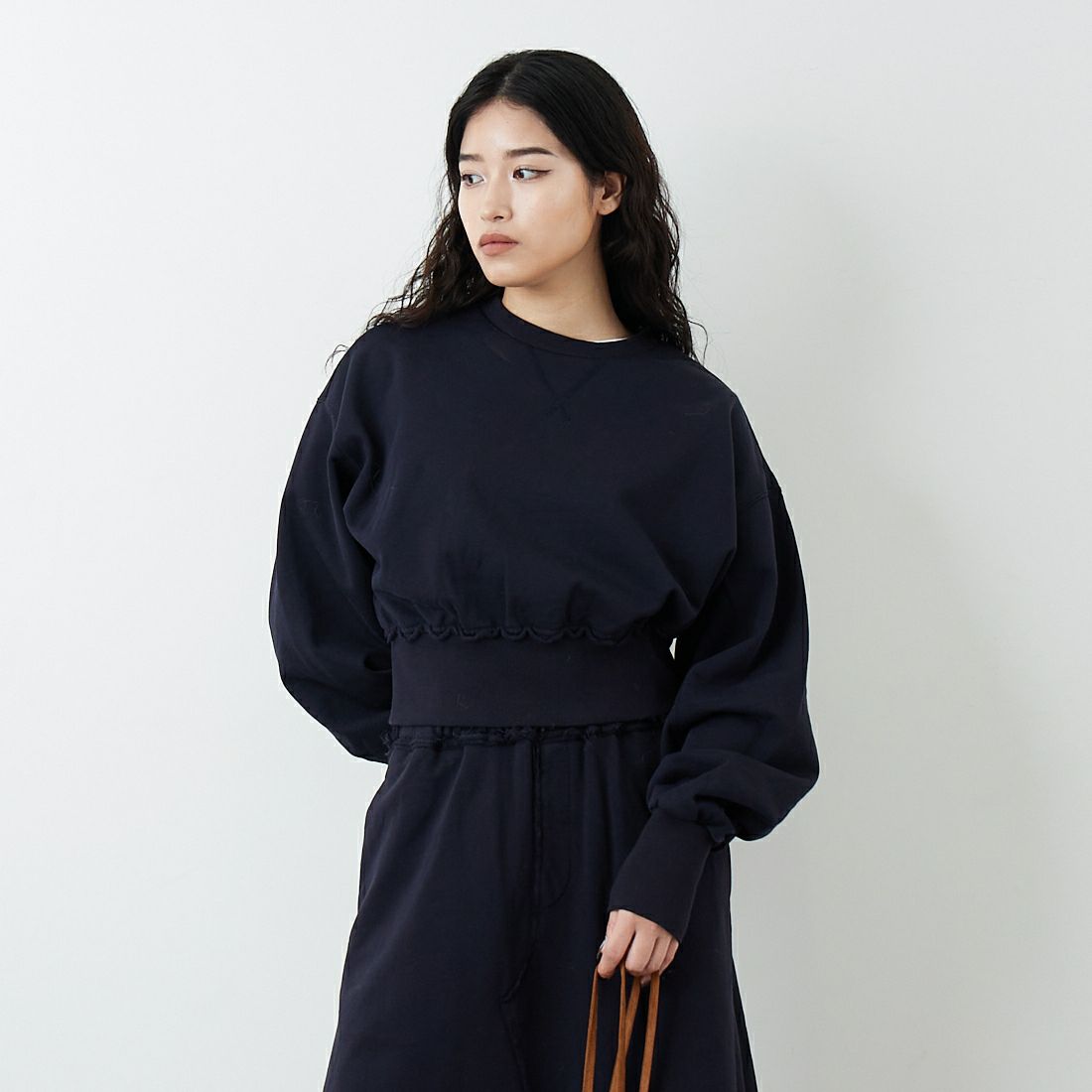 emmi [エミ] スウェットプルオーバー [13WCT261035] DNVY &&モデル身長：162cm 着用サイズ：F&&