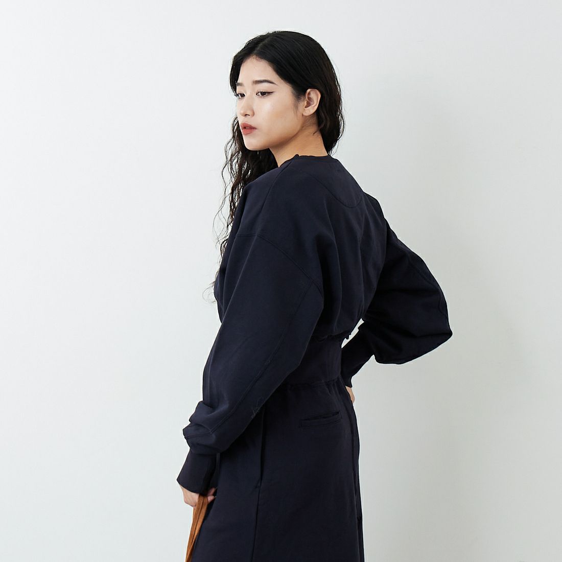 emmi [エミ] スウェットプルオーバー [13WCT261035] DNVY &&モデル身長：162cm 着用サイズ：F&&