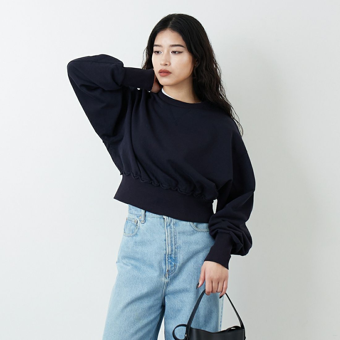 emmi [エミ] スウェットプルオーバー [13WCT261035] DNVY &&モデル身長：162cm 着用サイズ：F&&