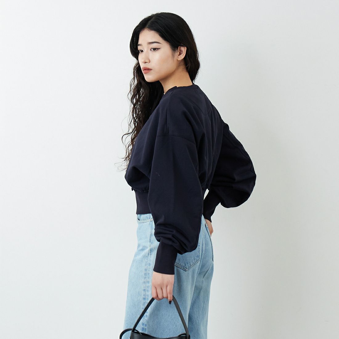 emmi [エミ] スウェットプルオーバー [13WCT261035] DNVY &&モデル身長：162cm 着用サイズ：F&&