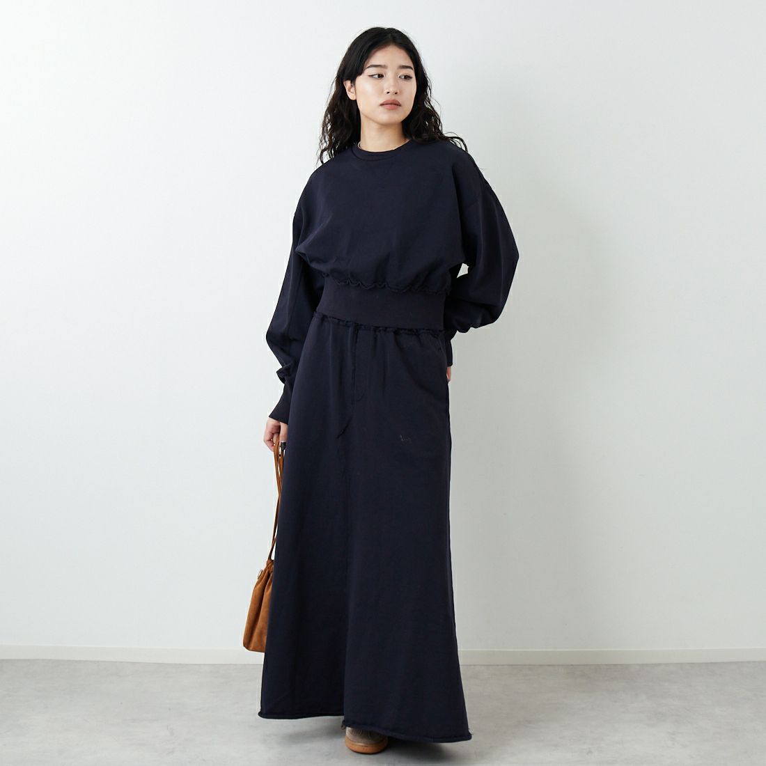 emmi [エミ] スウェットプルオーバー [13WCT261035] DNVY &&モデル身長：162cm 着用サイズ：F&&