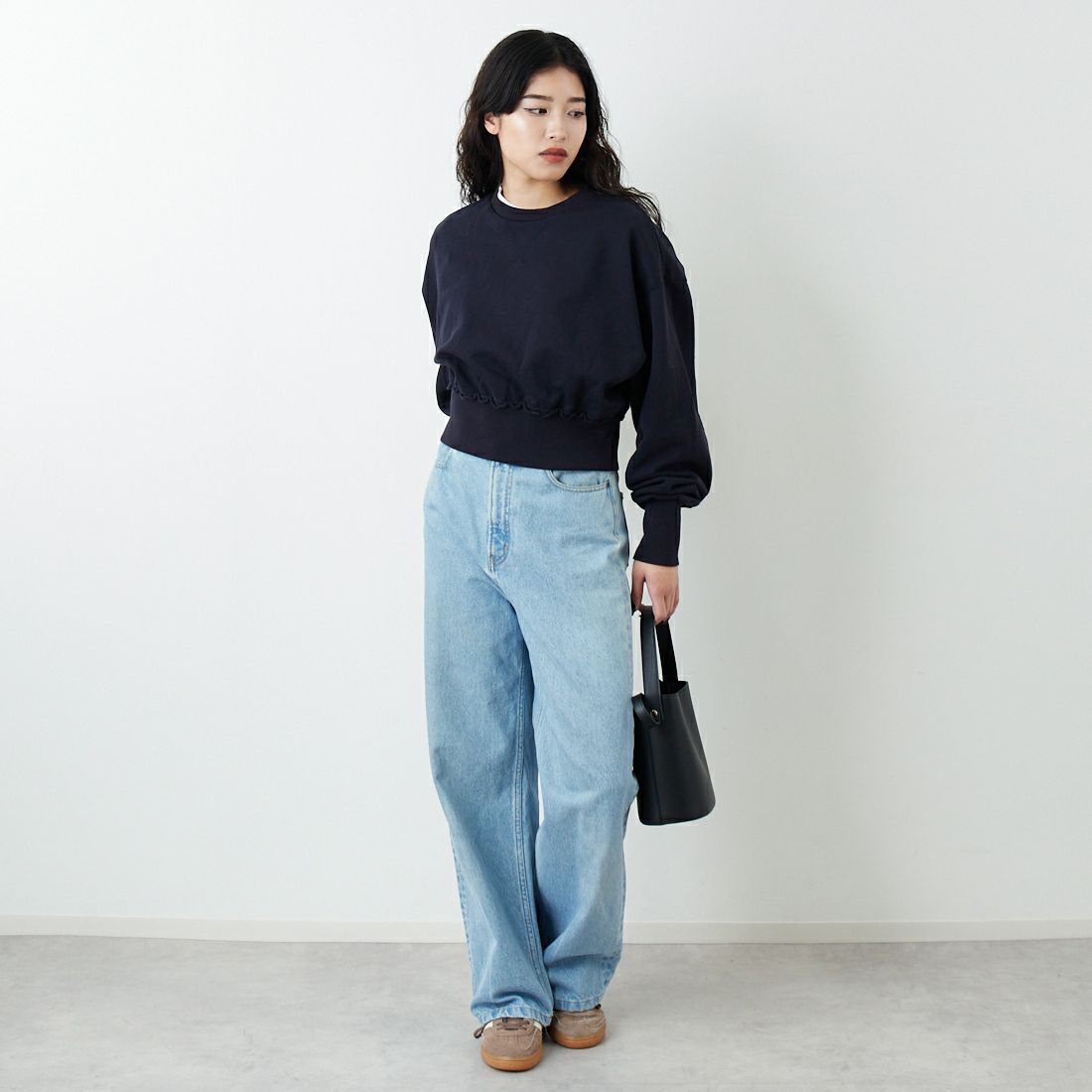 emmi [エミ] スウェットプルオーバー [13WCT261035] DNVY &&モデル身長：162cm 着用サイズ：F&&