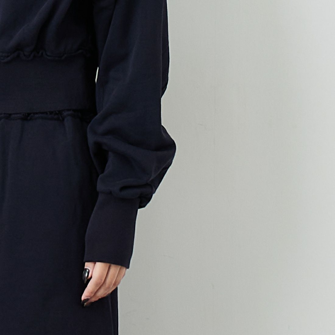 emmi [エミ] スウェットプルオーバー [13WCT261035] DNVY &&モデル身長：162cm 着用サイズ：F&&