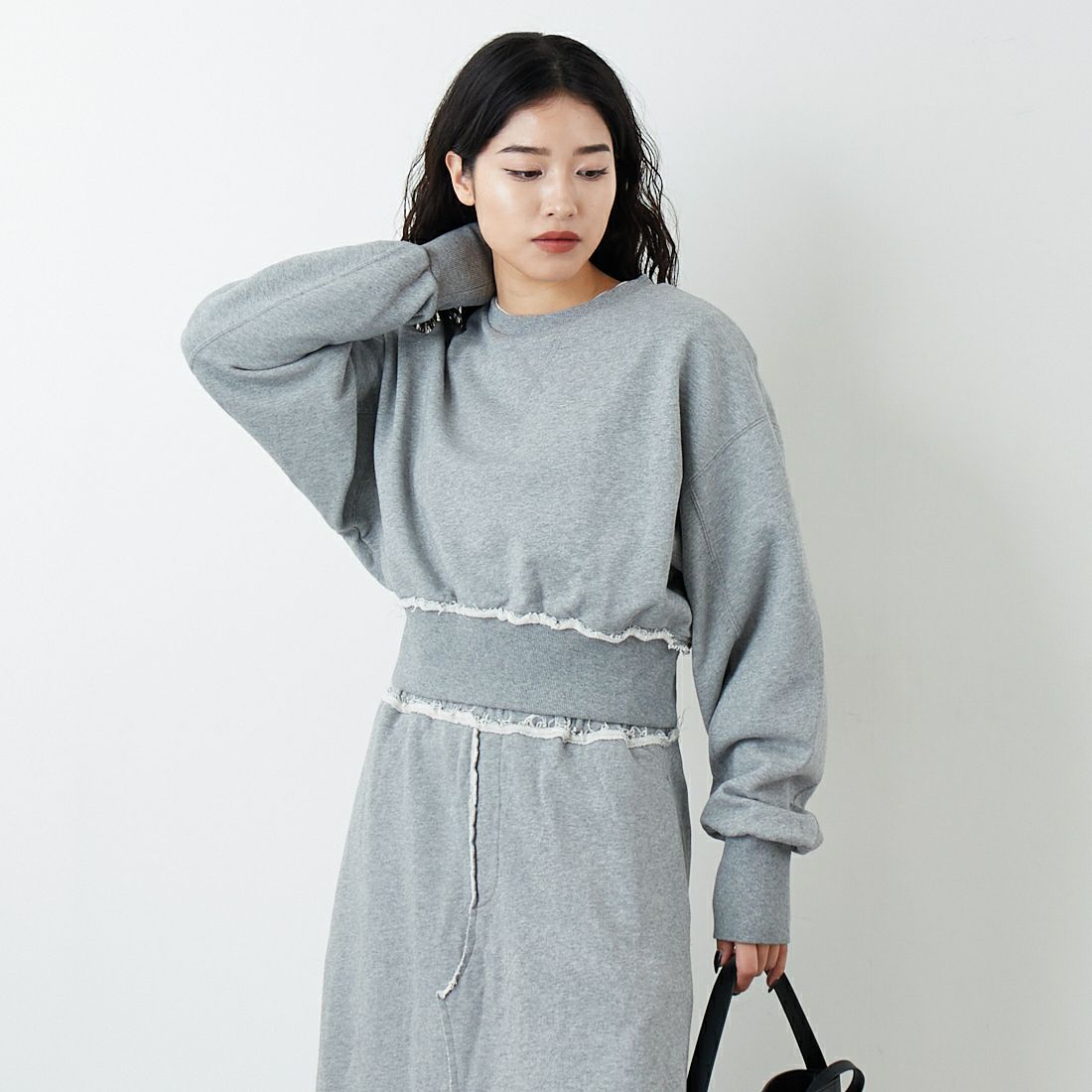 emmi [エミ] スウェットプルオーバー [13WCT261035] GRY &&モデル身長：162cm 着用サイズ：F&&