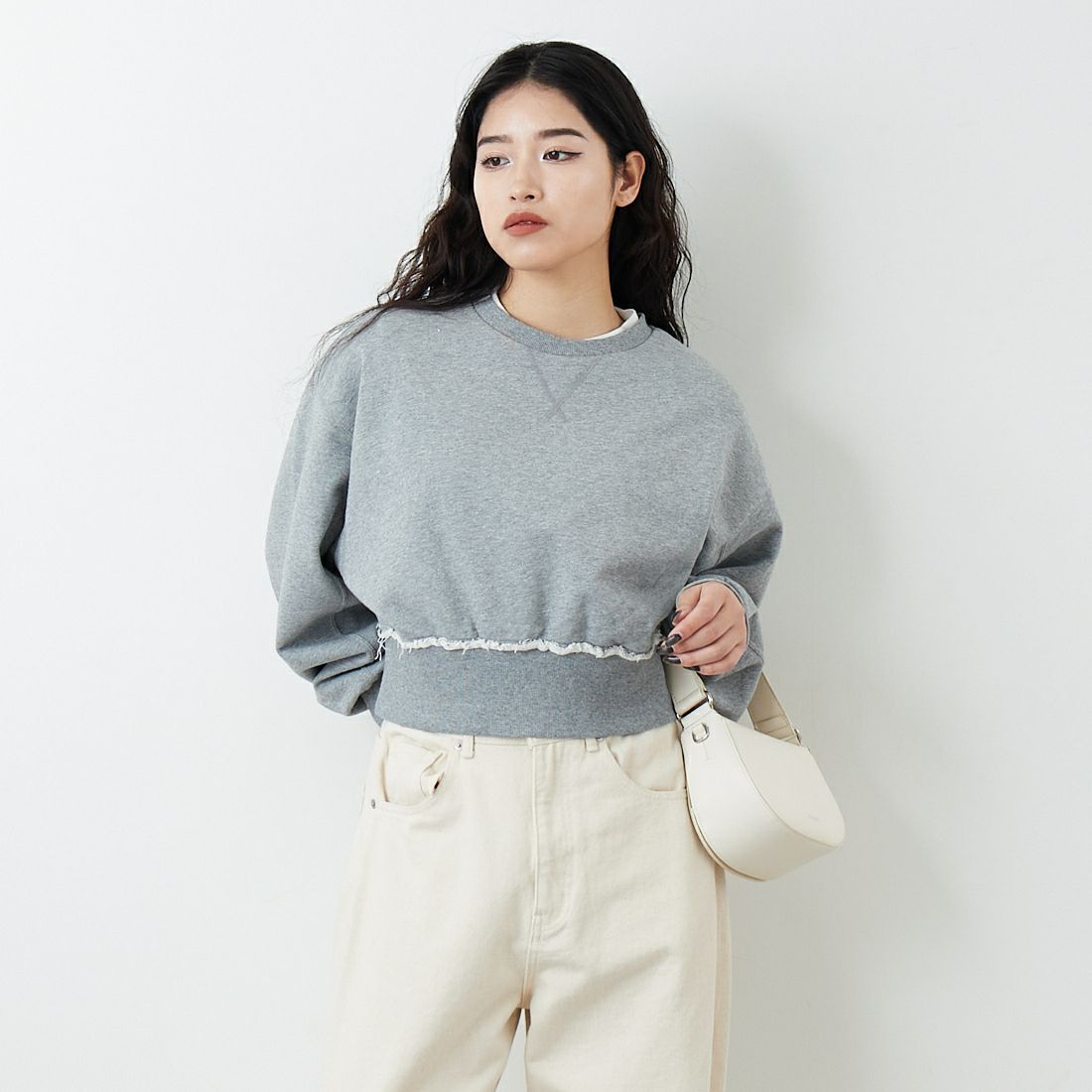 emmi [エミ] スウェットプルオーバー [13WCT261035] GRY &&モデル身長：162cm 着用サイズ：F&&