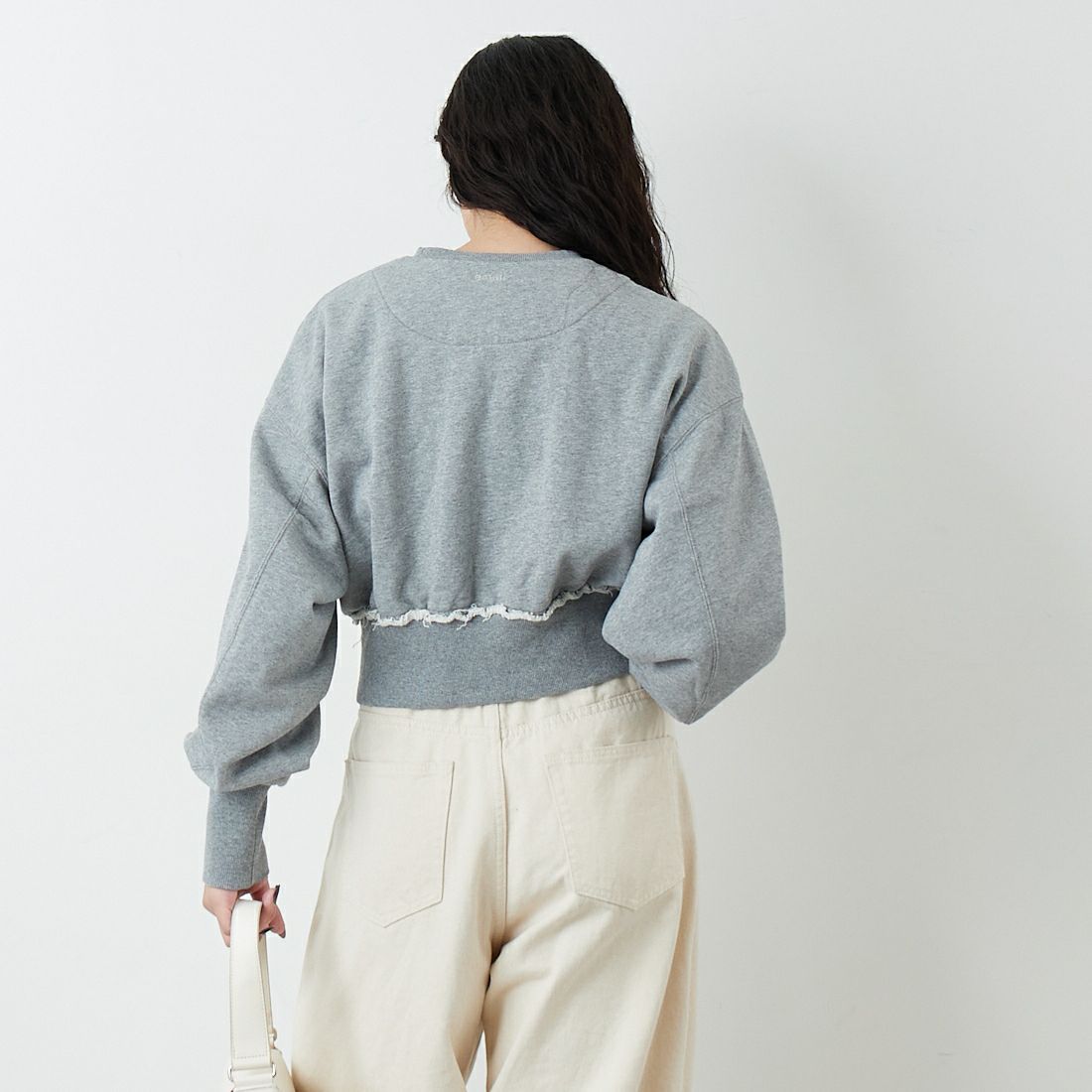 emmi [エミ] スウェットプルオーバー [13WCT261035] GRY &&モデル身長：162cm 着用サイズ：F&&