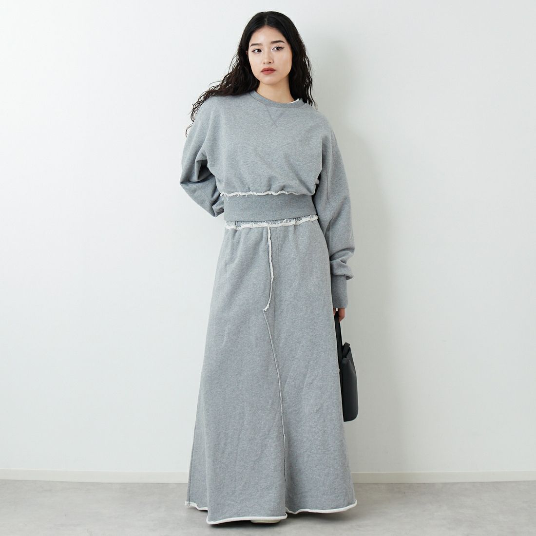 emmi [エミ] スウェットプルオーバー [13WCT261035] GRY &&モデル身長：162cm 着用サイズ：F&&