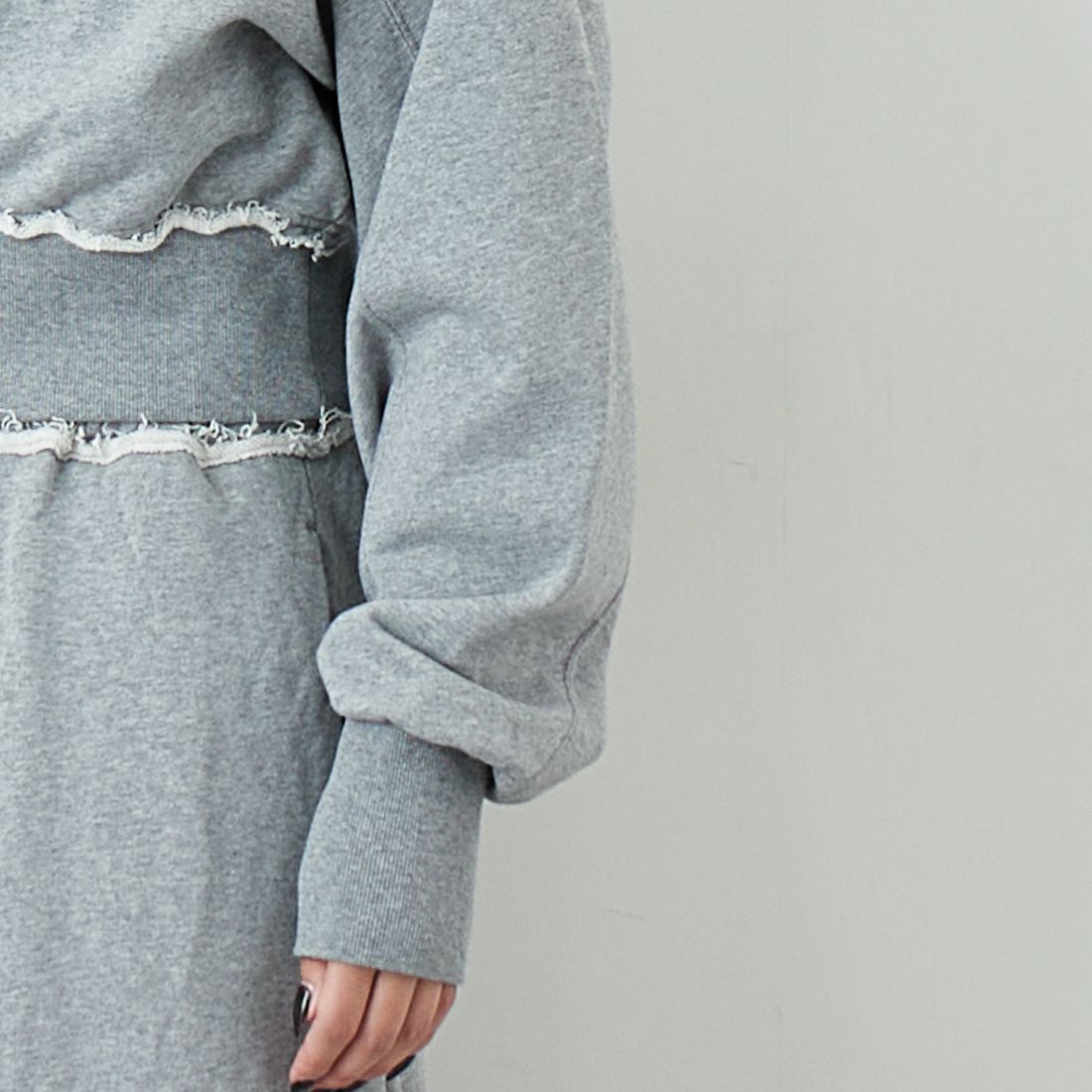 emmi [エミ] スウェットプルオーバー [13WCT261035] GRY &&モデル身長：162cm 着用サイズ：F&&