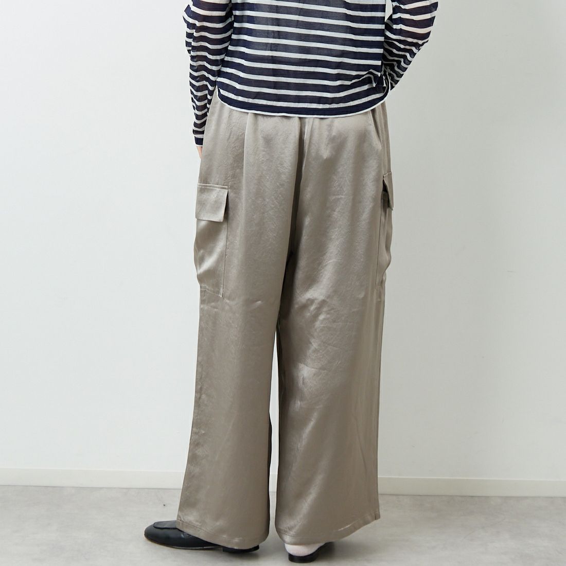 mizuiro ind [ミズイロインド] サテンカーゴパンツ [1-260089] 20 BEIGE &&モデル身長：162cm 着用サイズ：F&&