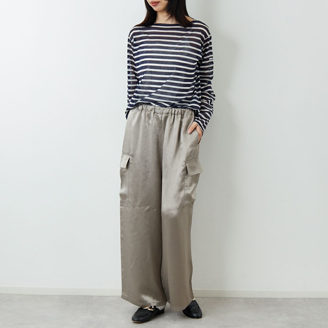 mizuiro ind [ミズイロインド] サテンカーゴパンツ [1-260089] 20 BEIGE &&モデル身長：162cm 着用サイズ：F&&