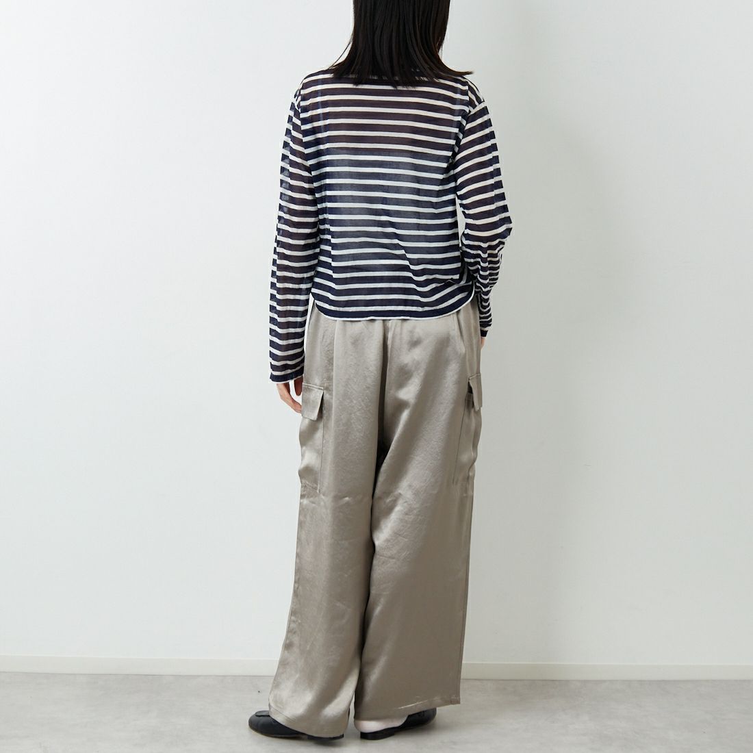 mizuiro ind [ミズイロインド] サテンカーゴパンツ [1-260089] 20 BEIGE &&モデル身長：162cm 着用サイズ：F&&