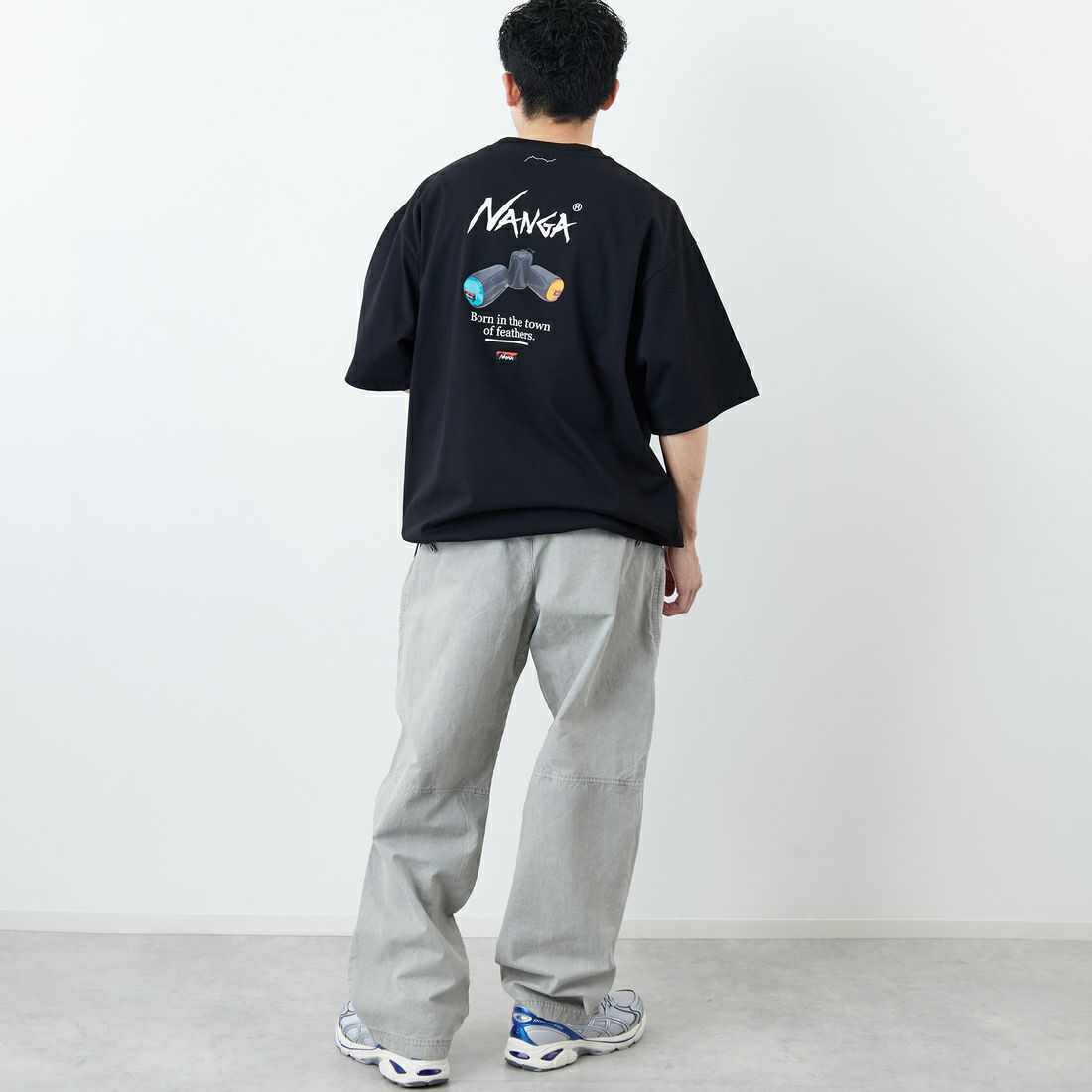 JEANSFACTORY × NANGA [ジーンズファクトリー × ナンガ] 別注 ルーズフィット NEBUKUROバックプリント ドローコードTシャツ [NW26SS-JF8] BLACK &&モデル身長：168cm 着用サイズ：L&&