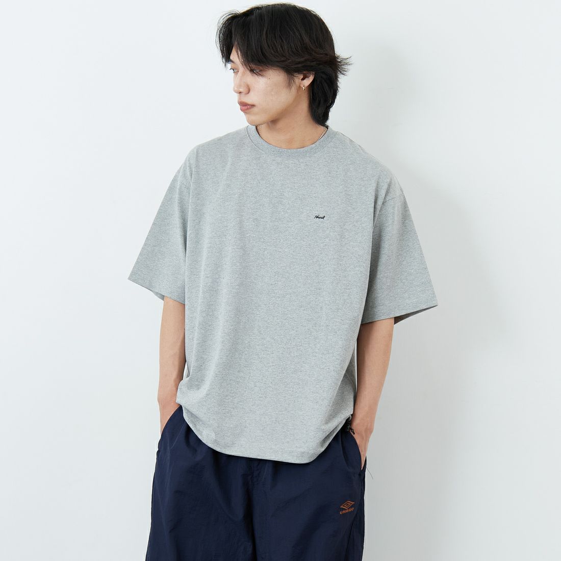 JEANSFACTORY × NANGA [ジーンズファクトリー × ナンガ] 別注 ルーズフィット メッシュ切替え ドローコードTシャツ [NW26SS-JF7] GRAY &&モデル身長：179cm 着用サイズ：L&&