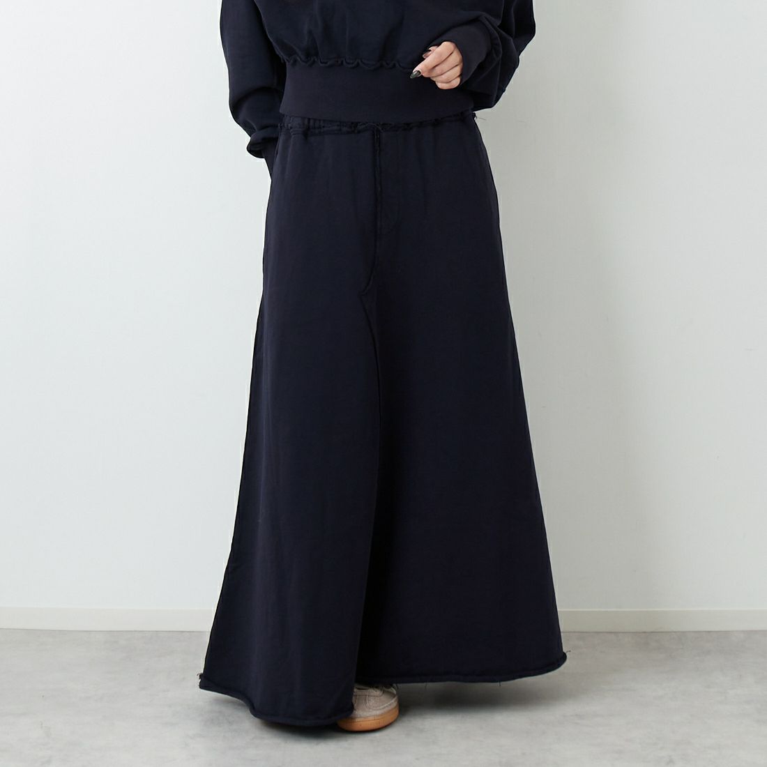 emmi [エミ] スウェットマキシスカート [13WCS261034] DNVY &&モデル身長：162cm 着用サイズ：0&&