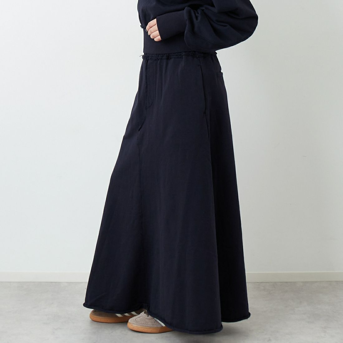 emmi [エミ] スウェットマキシスカート [13WCS261034] DNVY &&モデル身長：162cm 着用サイズ：0&&