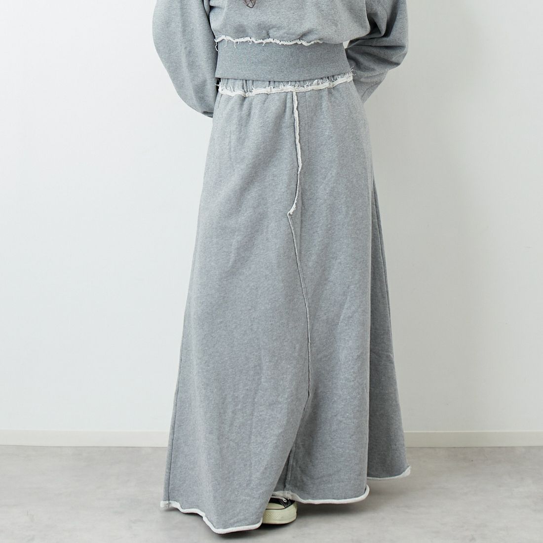 emmi [エミ] スウェットマキシスカート [13WCS261034] GRY &&モデル身長：162cm 着用サイズ：0&&