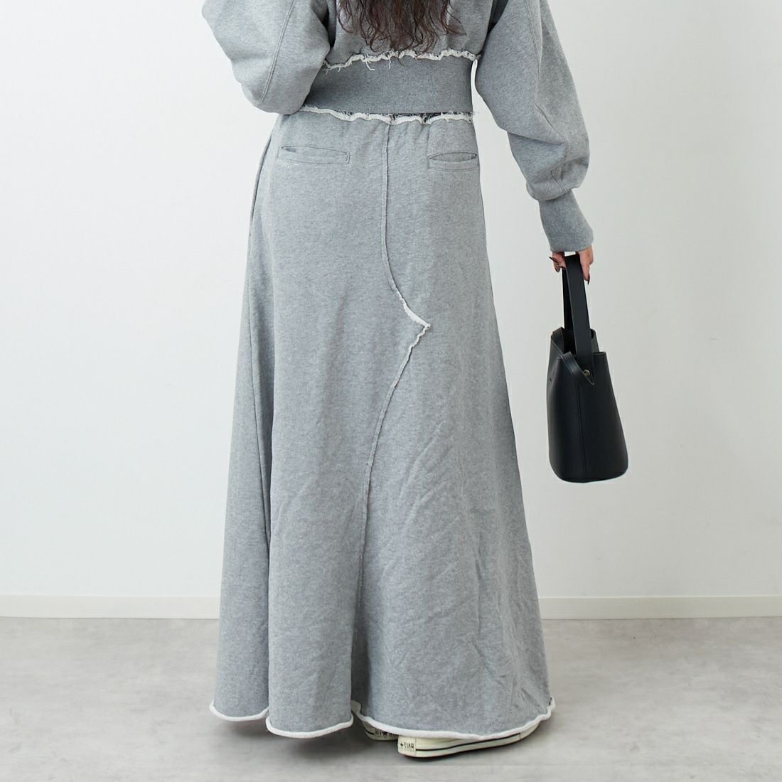 emmi [エミ] スウェットマキシスカート [13WCS261034] GRY &&モデル身長：162cm 着用サイズ：0&&