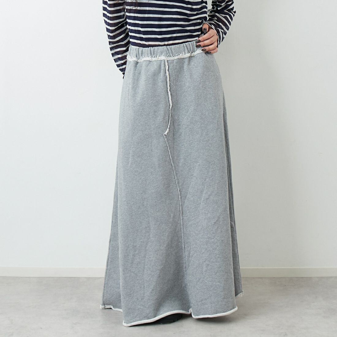 emmi [エミ] スウェットマキシスカート [13WCS261034] GRY &&モデル身長：162cm 着用サイズ：0&&