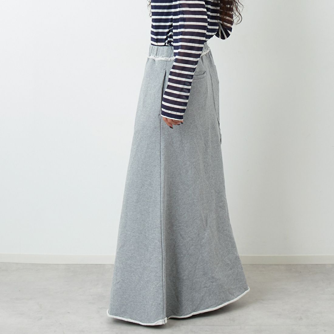 emmi [エミ] スウェットマキシスカート [13WCS261034] GRY &&モデル身長：162cm 着用サイズ：0&&