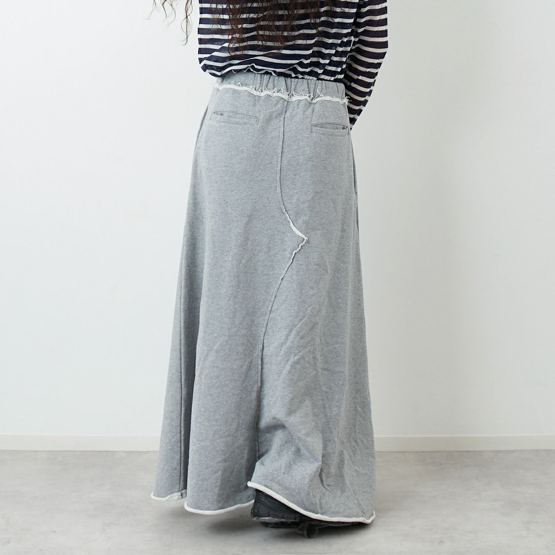 emmi [エミ] スウェットマキシスカート [13WCS261034] GRY &&モデル身長：162cm 着用サイズ：0&&