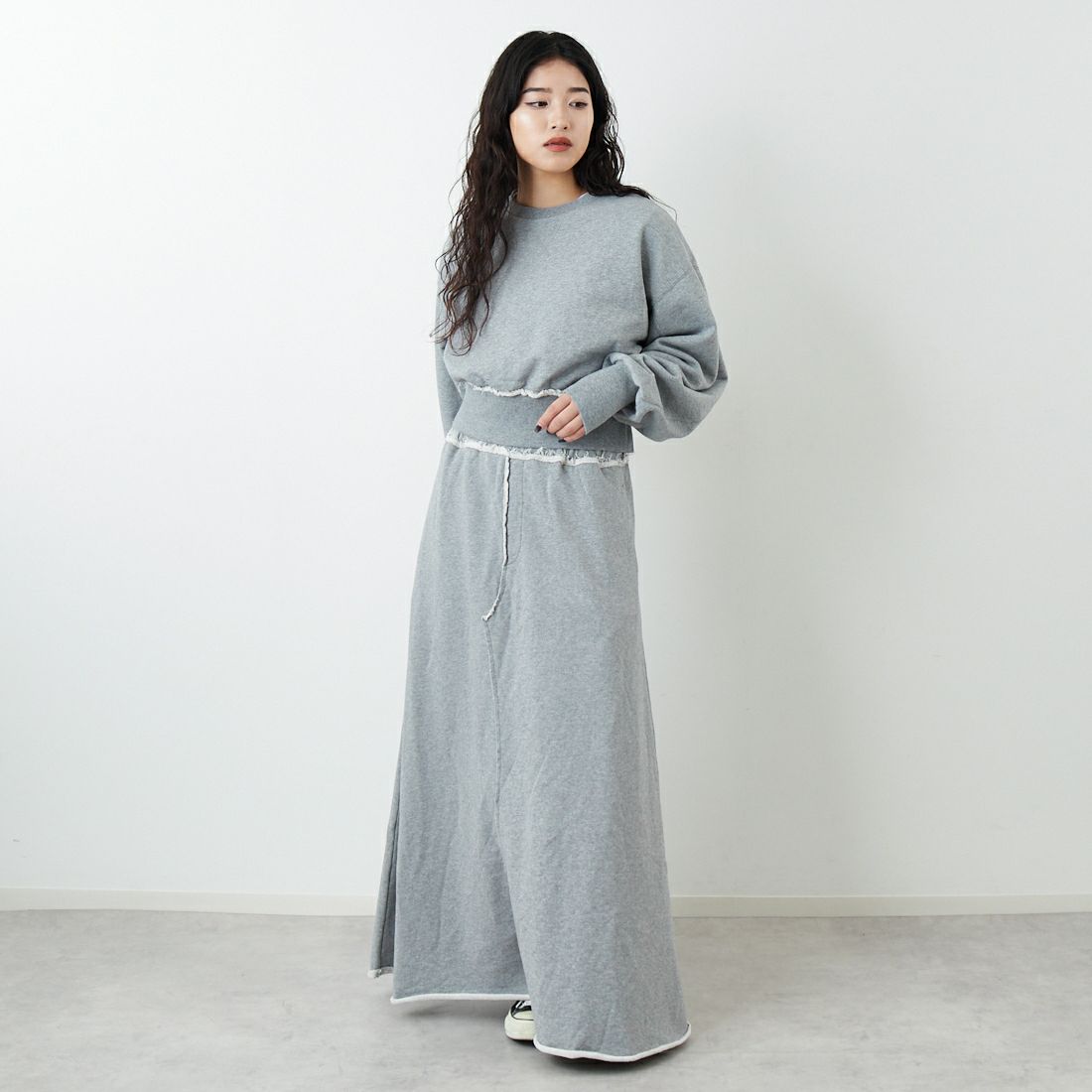 emmi [エミ] スウェットマキシスカート [13WCS261034] GRY &&モデル身長：162cm 着用サイズ：0&&