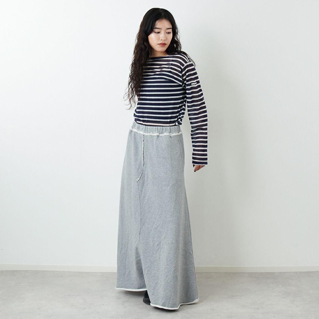 emmi [エミ] スウェットマキシスカート [13WCS261034] GRY &&モデル身長：162cm 着用サイズ：0&&