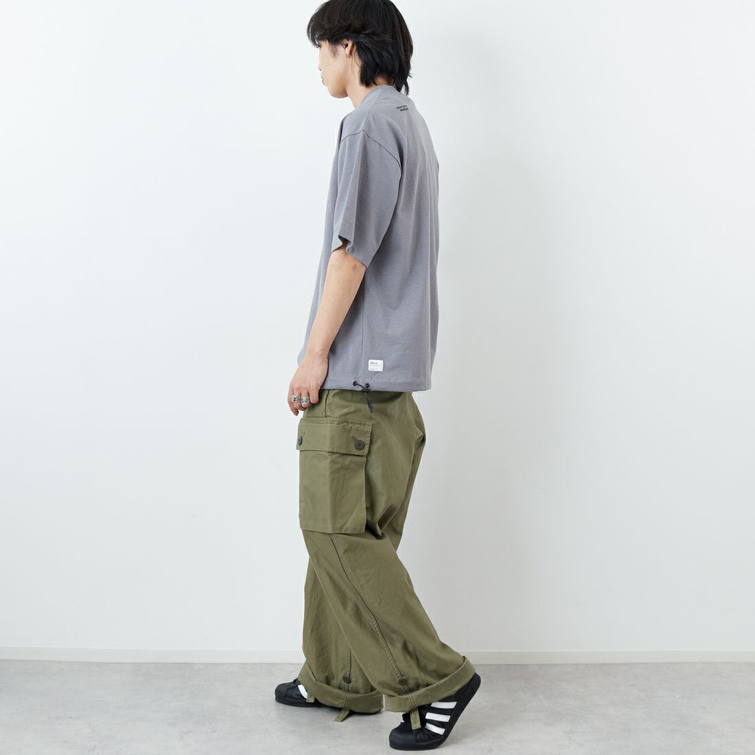 JEANSFACTORY × NANGA [ジーンズファクトリー × ナンガ] 別注 ルーズフィット ドローコードポケットTシャツ [NW26SS-JF5] CHARCOAL