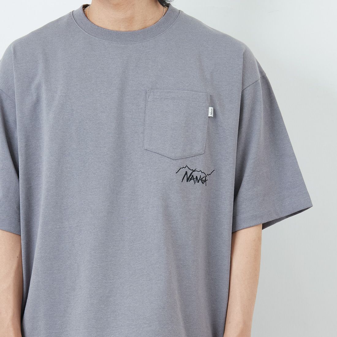 JEANSFACTORY × NANGA [ジーンズファクトリー × ナンガ] 別注 ルーズフィット ドローコードポケットTシャツ [NW26SS-JF5] CHARCOAL