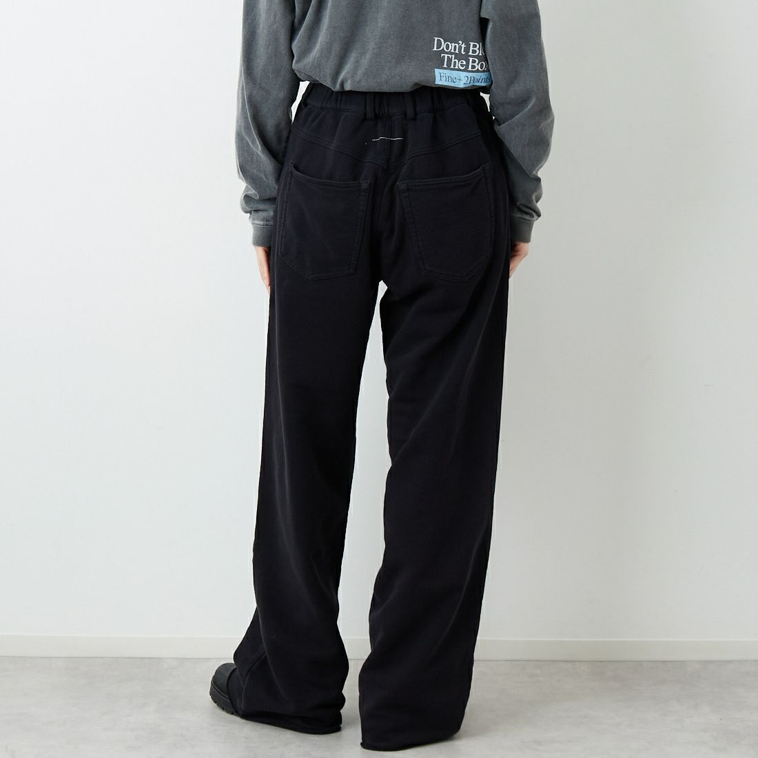 MM6 Maison Margiela [エムエムシックス メゾン マルジェラ] コットン ワイドレッグトラウザーズ [S52KA0548-M25014] 900 BLACK &&モデル身長：162cm 着用サイズ：S&&