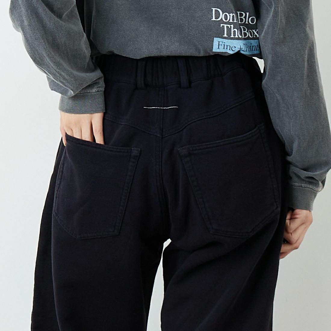 MM6 Maison Margiela [エムエムシックス メゾン マルジェラ] コットン ワイドレッグトラウザーズ [S52KA0548-M25014] 900 BLACK &&モデル身長：162cm 着用サイズ：S&&