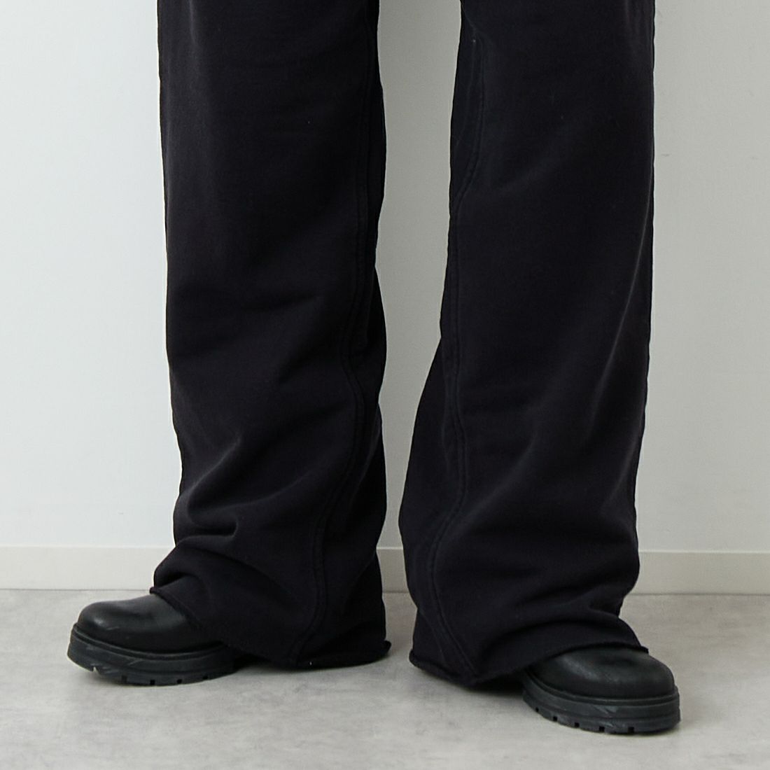 MM6 Maison Margiela [エムエムシックス メゾン マルジェラ] コットン ワイドレッグトラウザーズ [S52KA0548-M25014] 900 BLACK &&モデル身長：162cm 着用サイズ：S&&