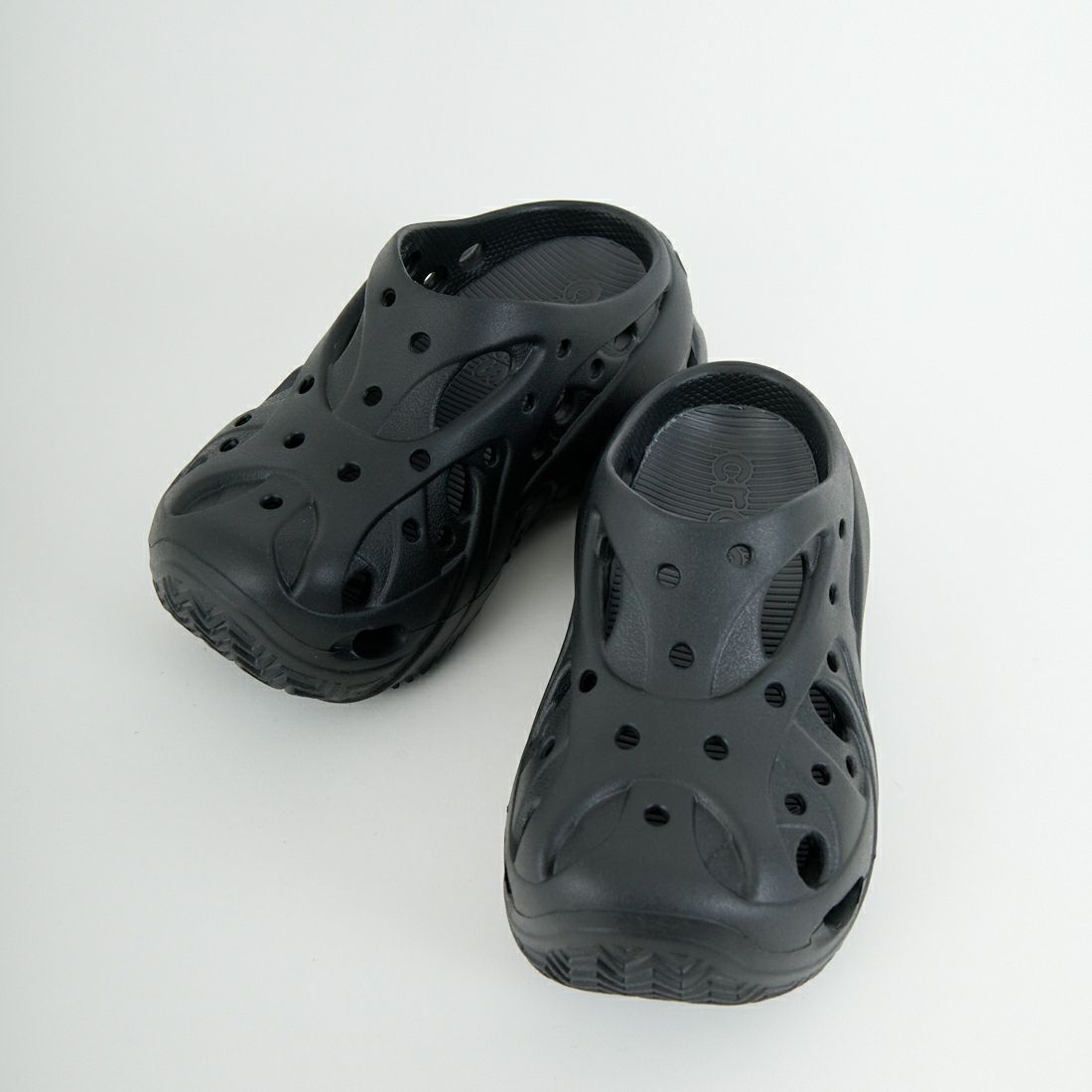 Crocs [クロックス] ケージド クロッグ [211141] BLACK