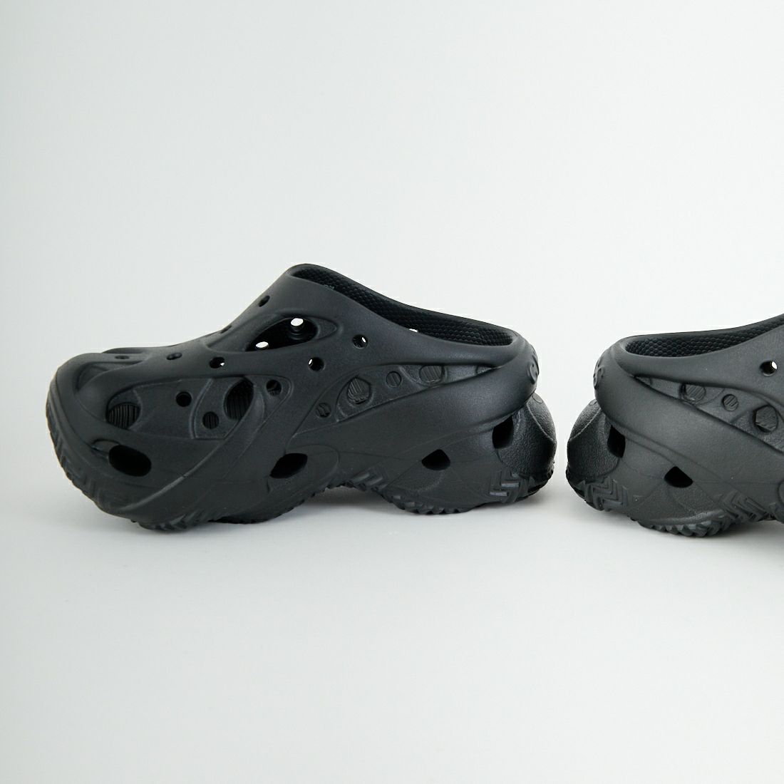 Crocs [クロックス] ケージド クロッグ [211141] BLACK