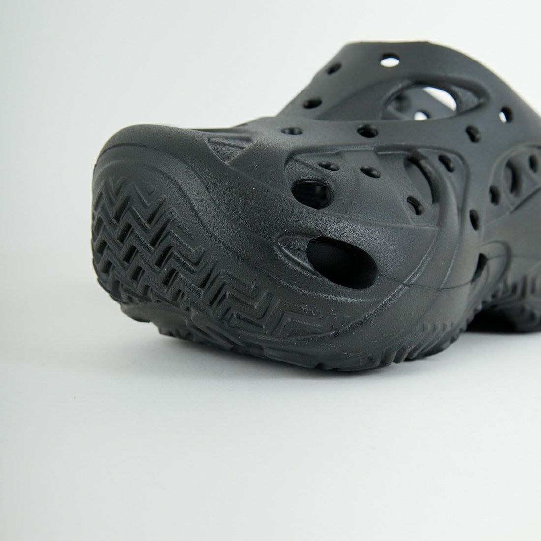 Crocs [クロックス] ケージド クロッグ [211141] BLACK