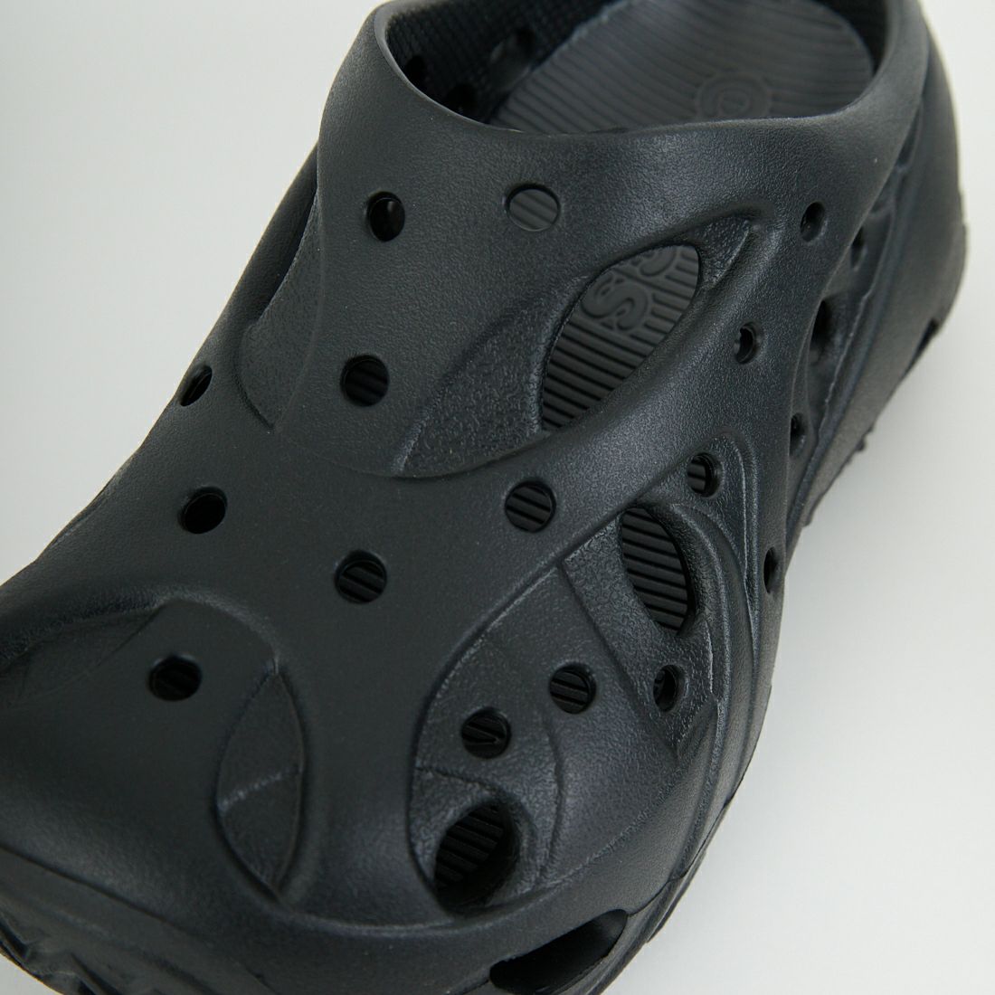 Crocs [クロックス] ケージド クロッグ [211141] BLACK