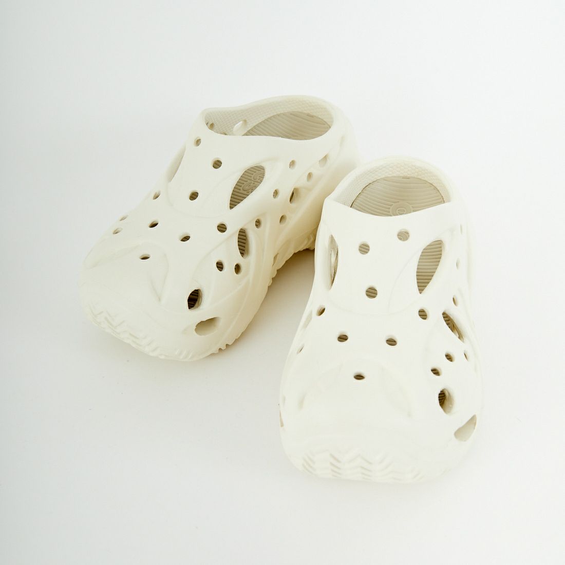 Crocs [クロックス] ケージド クロッグ [211141] SUMMIT WHI