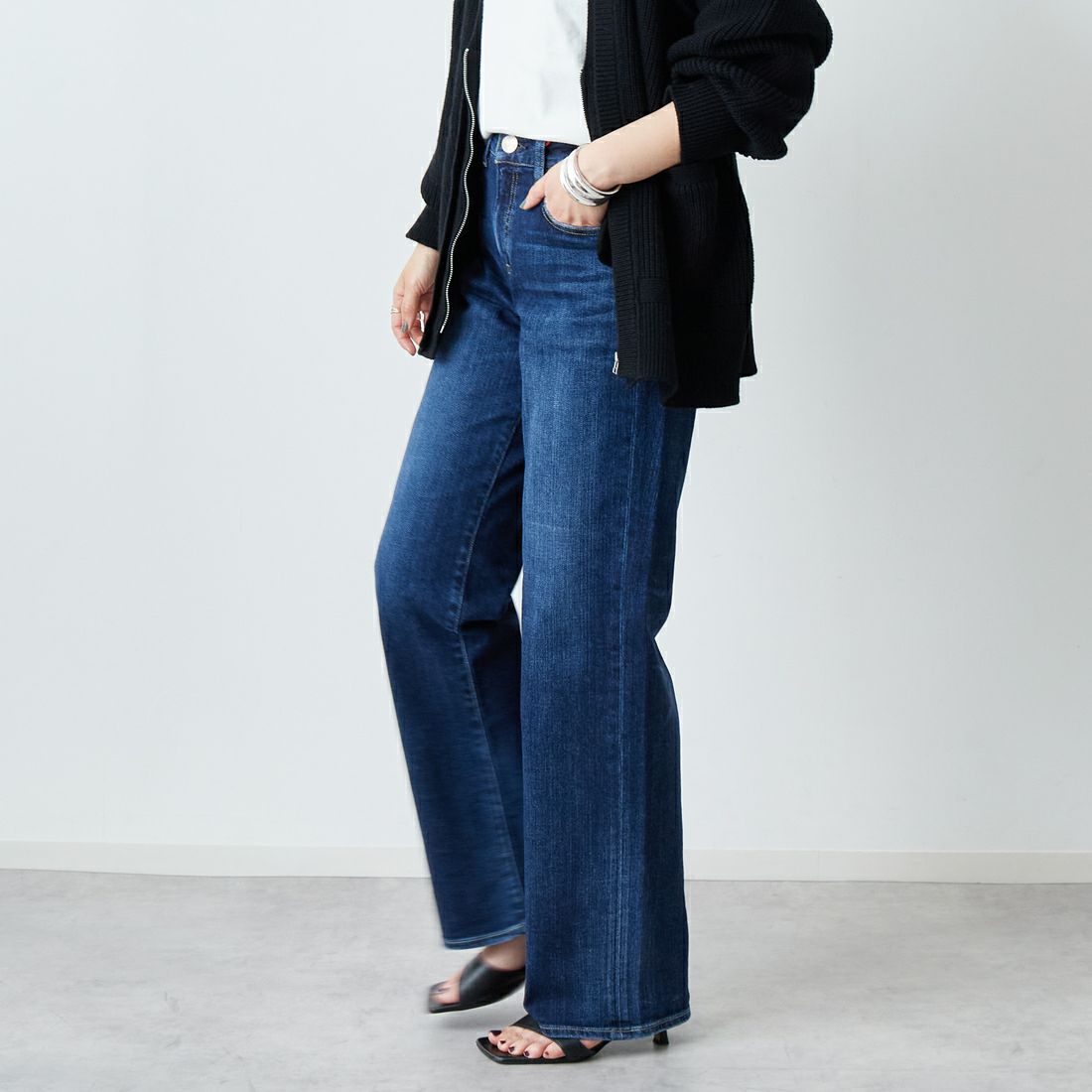 RED CARD TOKYO [レッドカード トーキョー] 35th Anniversary ストレートデニムパンツ [26W13201AVD] A-VINT DK &&モデル身長：159cm 着用サイズ：24&&