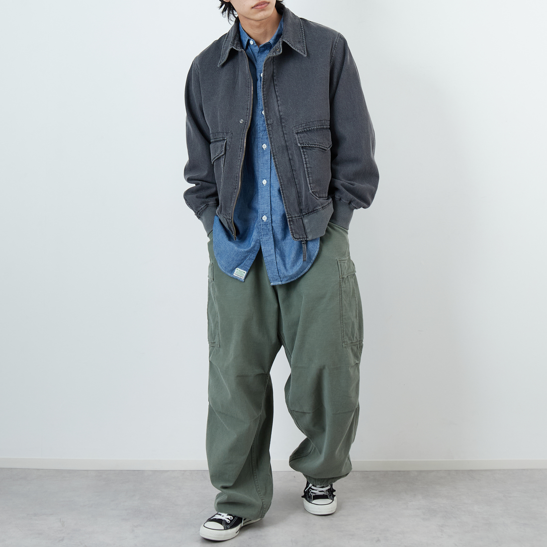 ARMY TWILL SANFORIZED [アーミーツイル サンフォライズド] 別注 ショート丈 デニムブルゾン [AM-2614502-INT-JF] BLACK &&モデル身長：179cm 着用サイズ：L&&