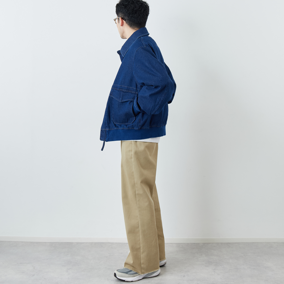 ARMY TWILL SANFORIZED [アーミーツイル サンフォライズド] 別注 ショート丈 デニムブルゾン [AM-2614502-INT-JF] NAVY &&モデル身長：168cm 着用サイズ：M&&