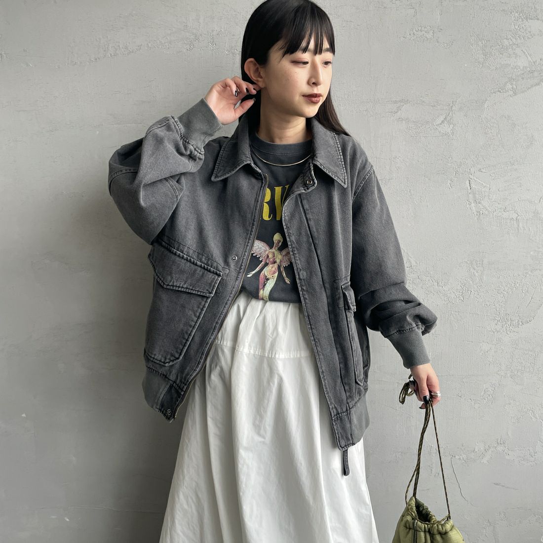 ARMY TWILL SANFORIZED [アーミーツイル サンフォライズド] 別注 ショート丈 デニムブルゾン [AM-2614502-INT-JF] BLACK &&モデル身長：158cm 着用サイズ：S&&