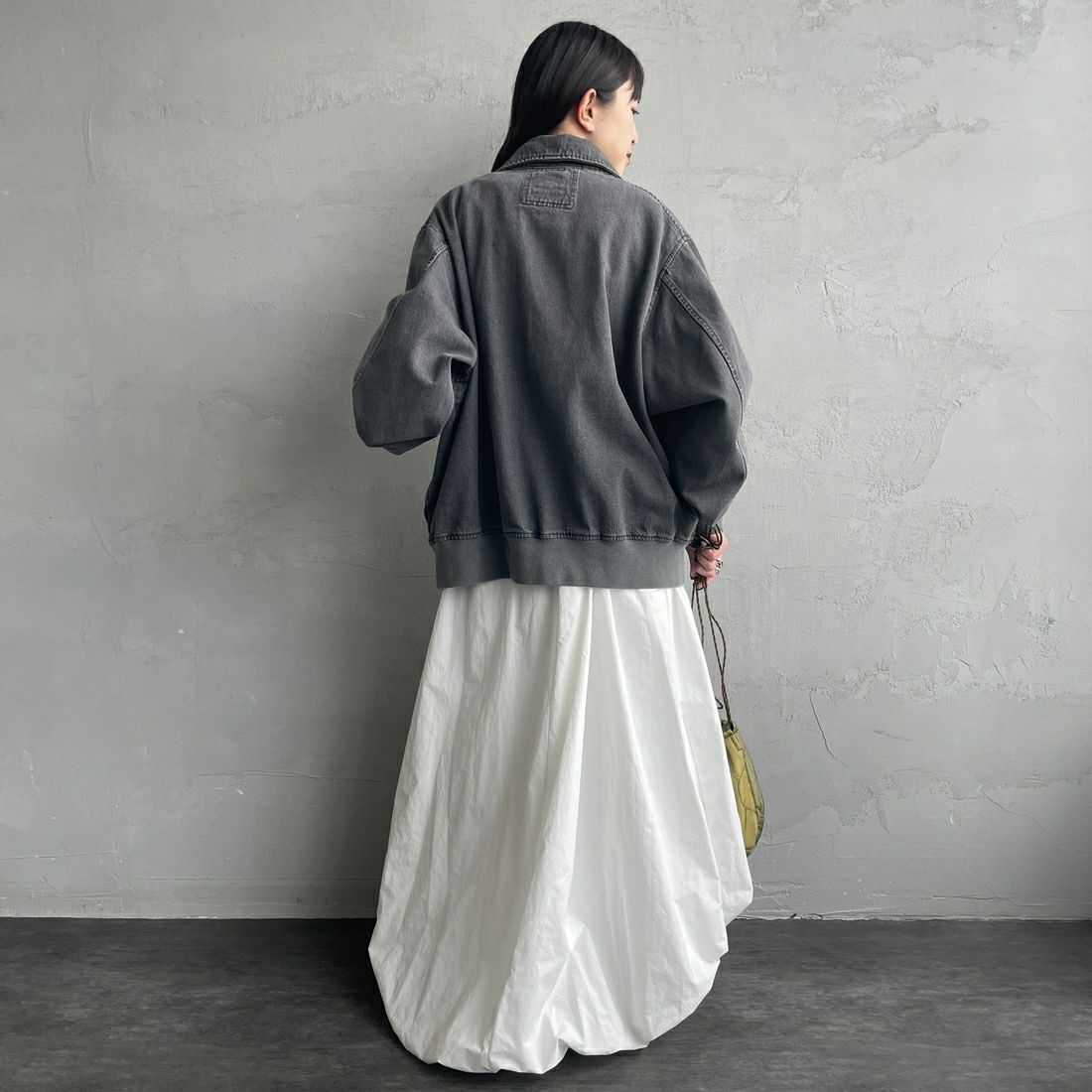 ARMY TWILL SANFORIZED [アーミーツイル サンフォライズド] 別注 ショート丈 デニムブルゾン [AM-2614502-INT-JF] BLACK &&モデル身長：150cm 着用サイズ：S&&