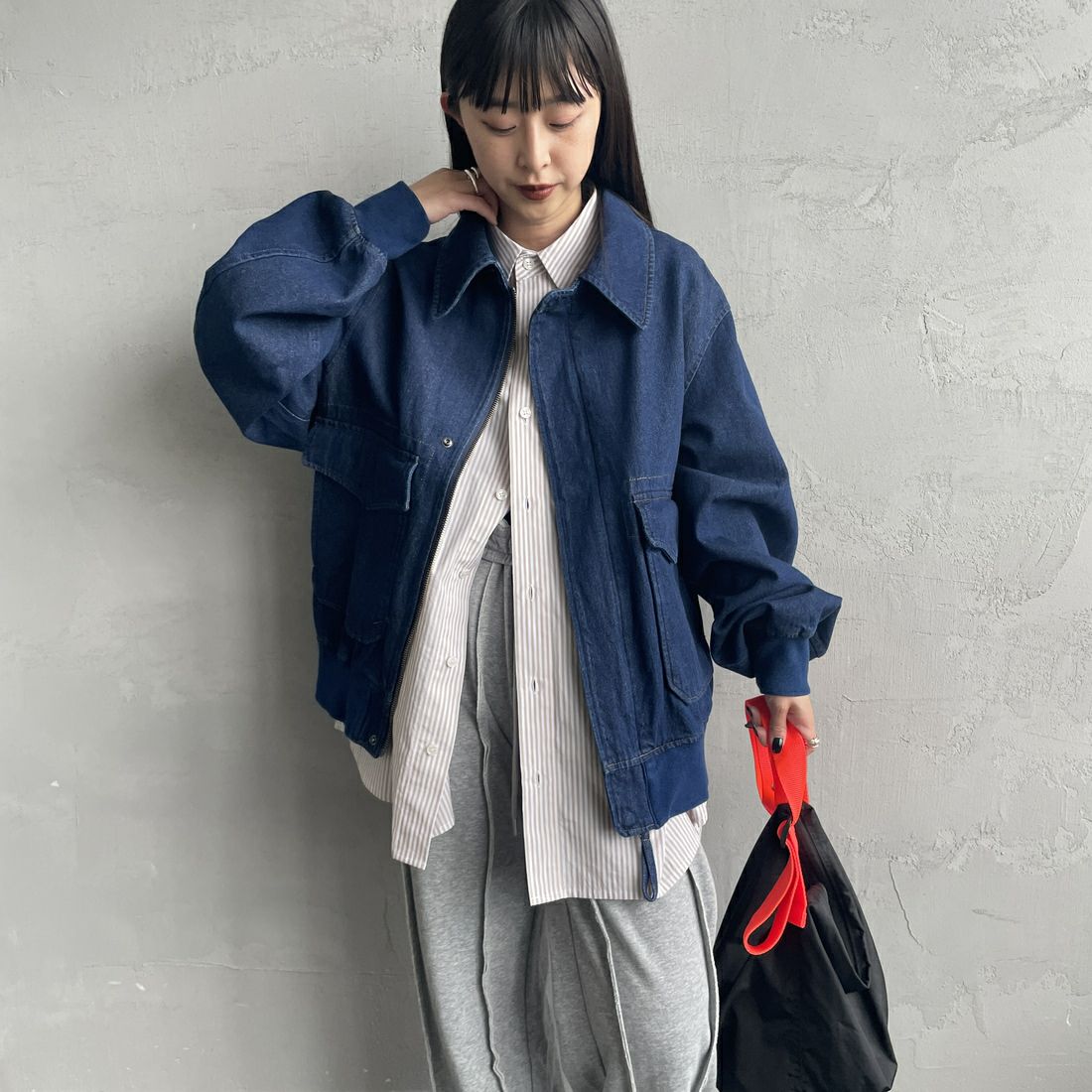 ARMY TWILL SANFORIZED [アーミーツイル サンフォライズド] 別注 ショート丈 デニムブルゾン [AM-2614502-INT-JF] NAVY &&モデル身長：150cm 着用サイズ：S&&