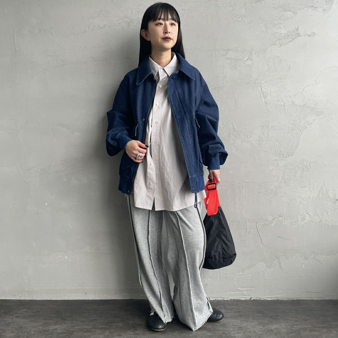 ARMY TWILL SANFORIZED [アーミーツイル サンフォライズド] 別注 ショート丈 デニムブルゾン [AM-2614502-INT-JF] NAVY &&モデル身長：150cm 着用サイズ：S&&