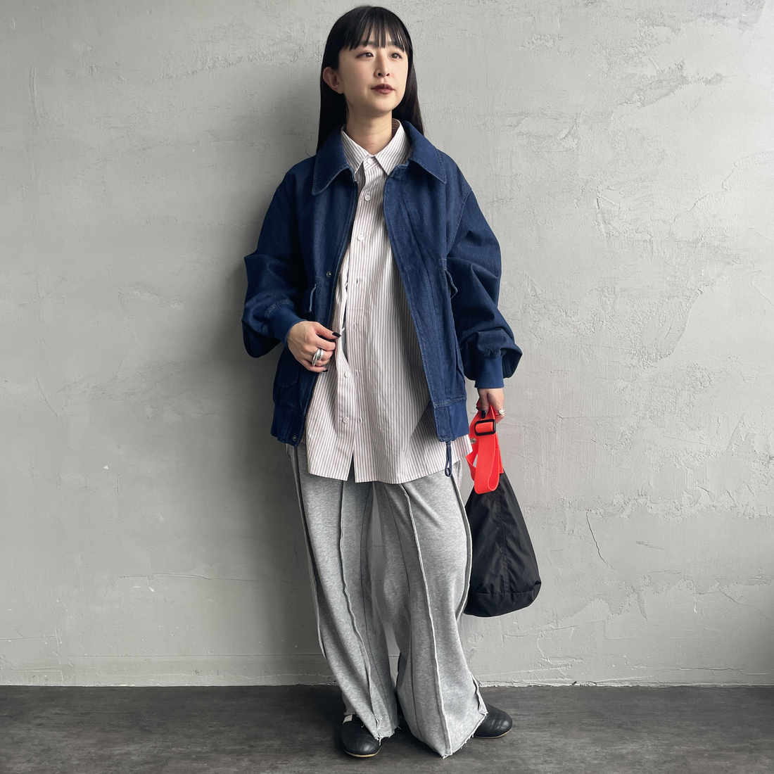 ARMY TWILL SANFORIZED [アーミーツイル サンフォライズド] 別注 ショート丈 デニムブルゾン [AM-2614502-INT-JF] NAVY &&モデル身長：150cm 着用サイズ：S&&