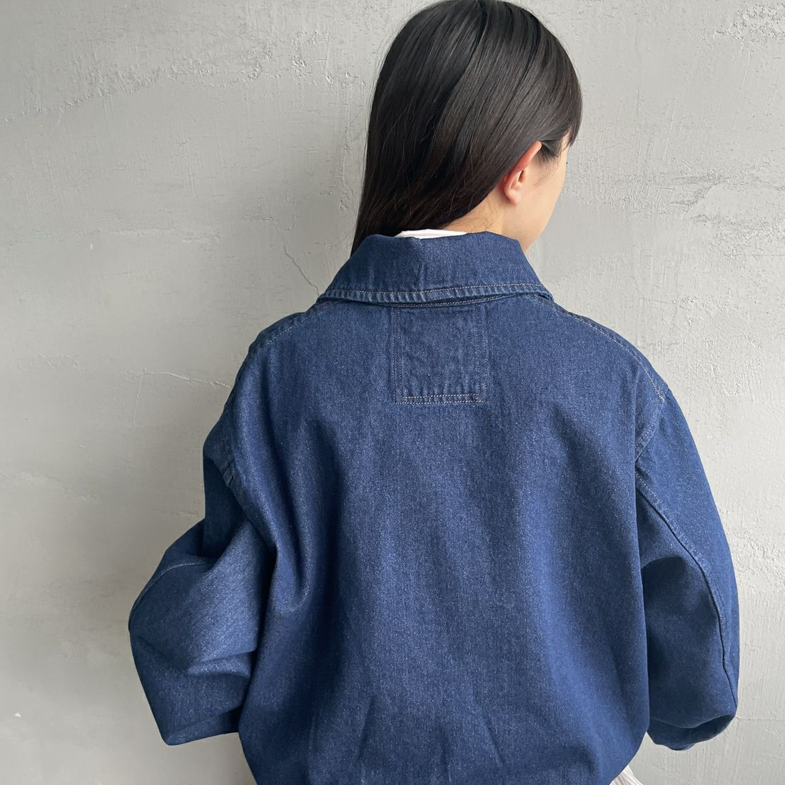 ARMY TWILL SANFORIZED [アーミーツイル サンフォライズド] 別注 ショート丈 デニムブルゾン [AM-2614502-INT-JF] NAVY &&モデル身長：150cm 着用サイズ：S&&