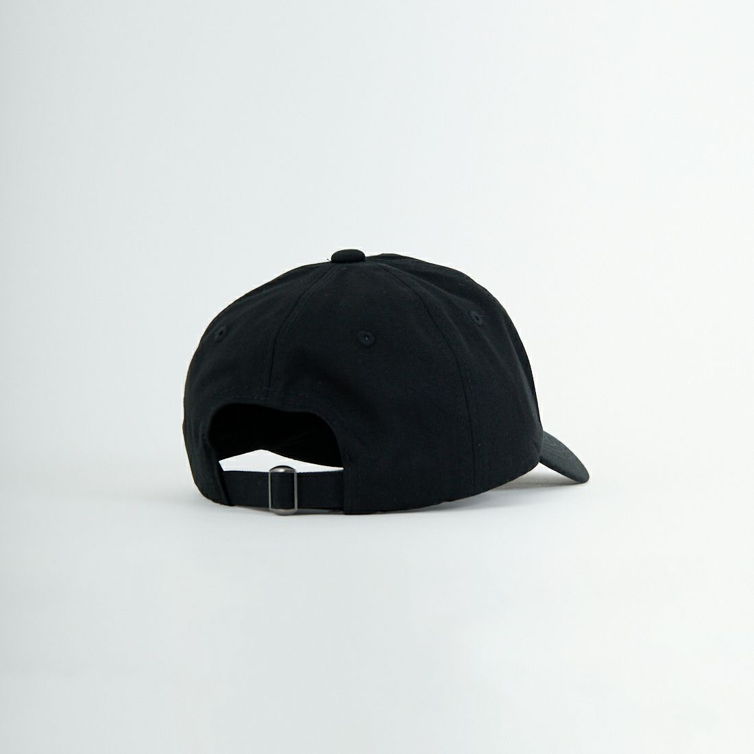 1PIU1UGUALE3 RELAX [ウノ ピゥ ウノ ウグァーレ トレ] エンボスロゴ ベースボールキャップ [USZ-26020] SN90 BLACK