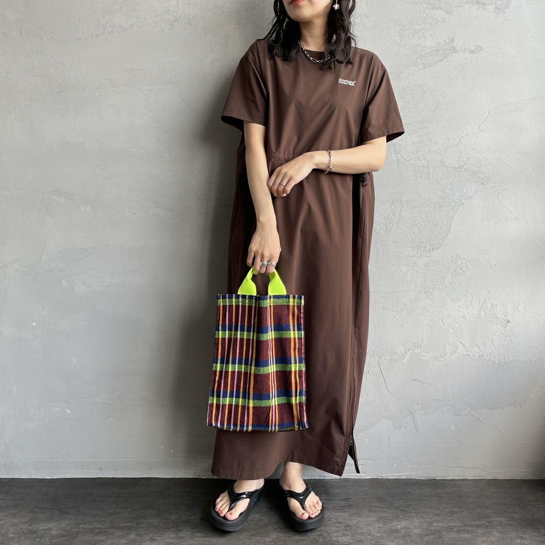 Americana × JEANS FACTORY [アメリカーナ × ジーンズファクトリー] 別注 4WAYストレッチ ウエストギャザー マキシ丈ワンピース [ASO-S-849-JF] ﾌﾞﾗｳﾝ &&モデル身長：160cm 着用サイズ：ONE SIZE&&