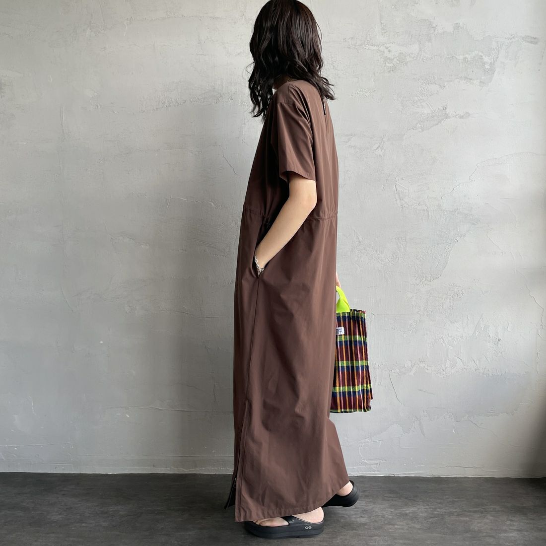 Americana × JEANS FACTORY [アメリカーナ × ジーンズファクトリー] 別注 4WAYストレッチ ウエストギャザー マキシ丈ワンピース [ASO-S-849-JF] ﾌﾞﾗｳﾝ &&モデル身長：160cm 着用サイズ：ONE SIZE&&