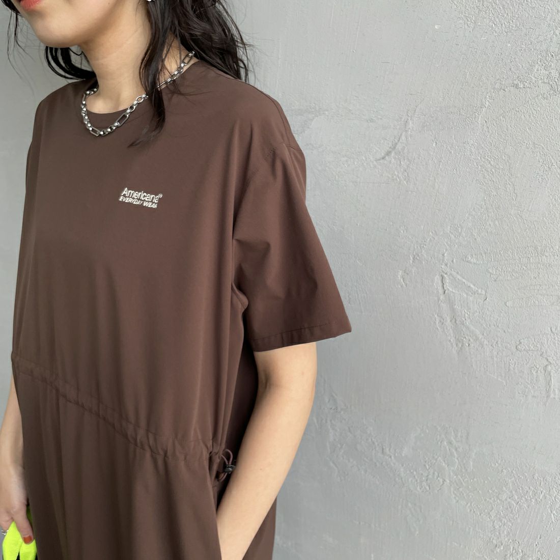 Americana × JEANS FACTORY [アメリカーナ × ジーンズファクトリー] 別注 4WAYストレッチ ウエストギャザー マキシ丈ワンピース [ASO-S-849-JF] ﾌﾞﾗｳﾝ &&モデル身長：160cm 着用サイズ：ONE SIZE&&