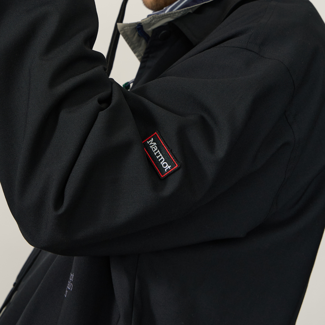 Marmot [マーモット] 別注 メリノウール コーチジャケット [MTSS26MJK330IN-JF] BLACK &&モデル身長：179cm 着用サイズ：L&&